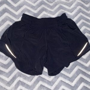 Lululemon Black Hotty Hot Shorts - Size 2 4” length